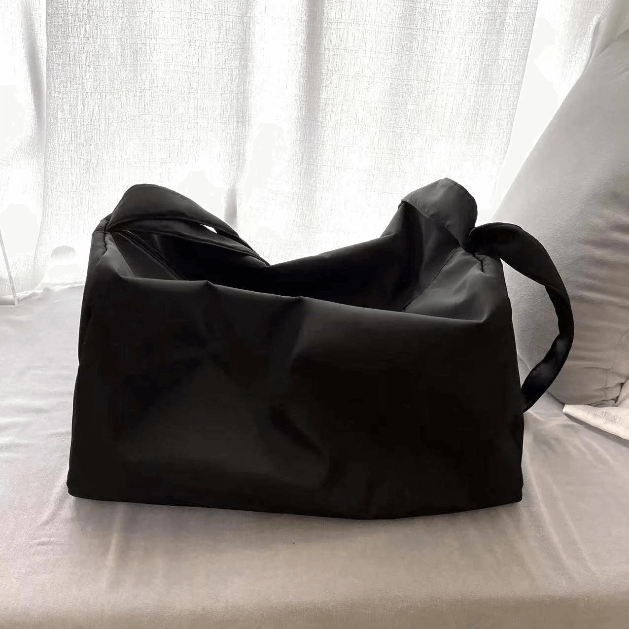Women's Waterproof Large-Capacity Fitness Tote Bag in black, perfect for gym sessions with durable polyester and secure zipper closure.